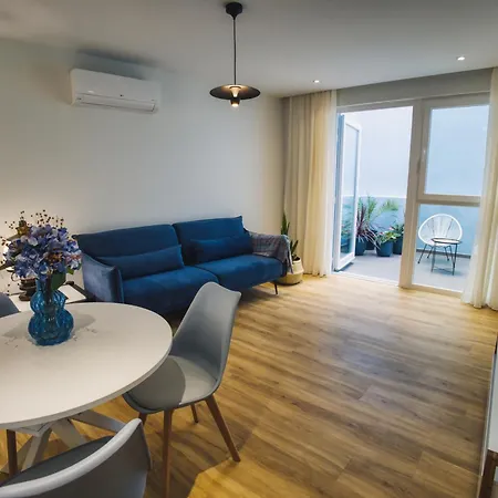Azure Downtown - Flat 2 Apartment