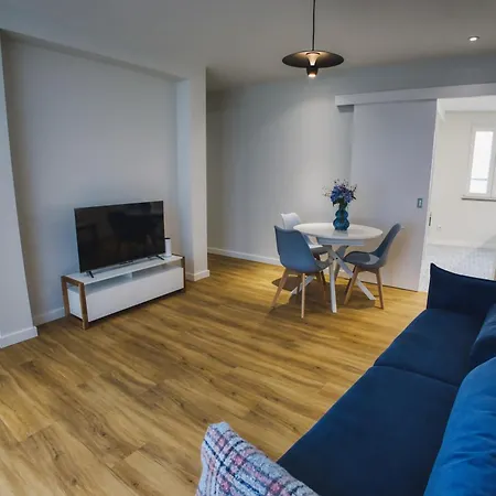 Azure Downtown - Flat 2 Apartment *